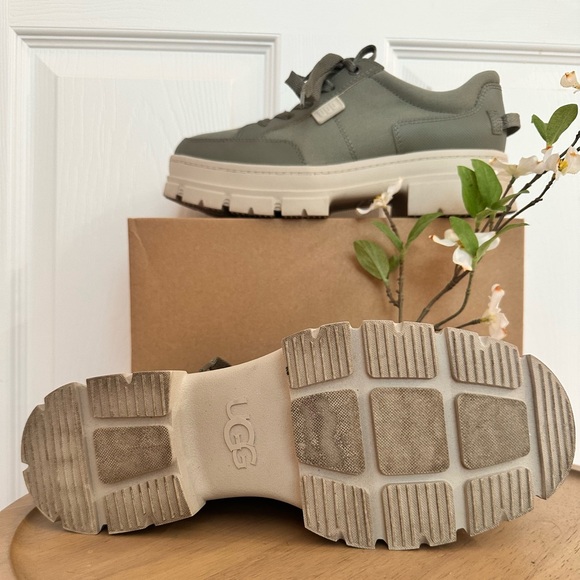 UGG ~ Ashton Hybrid Sneaker w/Chunky 2” Platform Heel in Green Canvas size 9 - Picture 6 of 9